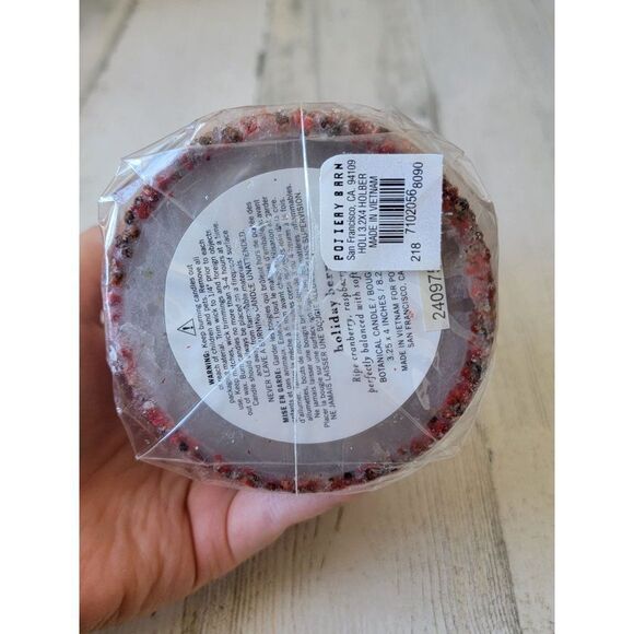 Pottery Barn holiday Berry Botanical candle 30 hour burn time - Picture 6 of 6